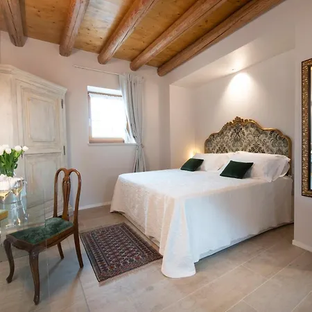Magari Estates Boutique *