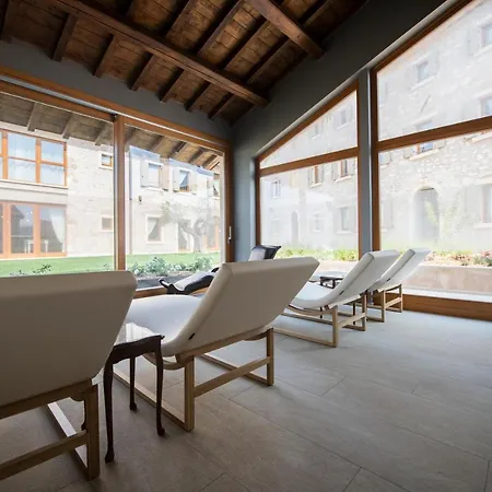 Magari Estates Boutique *