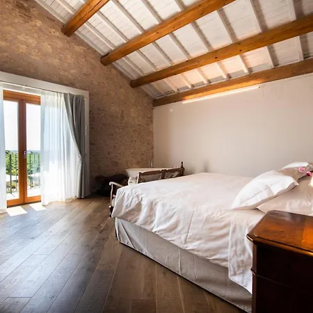 Magari Estates Boutique *