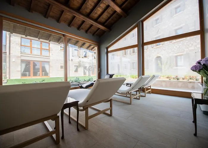 Magari Estates Boutique *