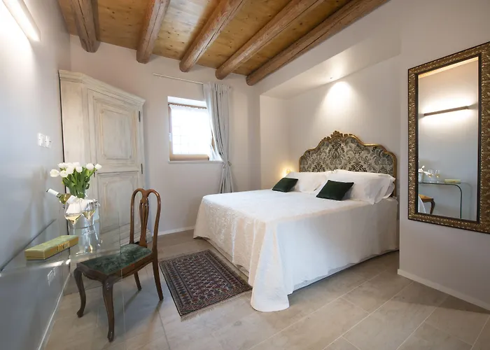 Magari Estates Boutique *